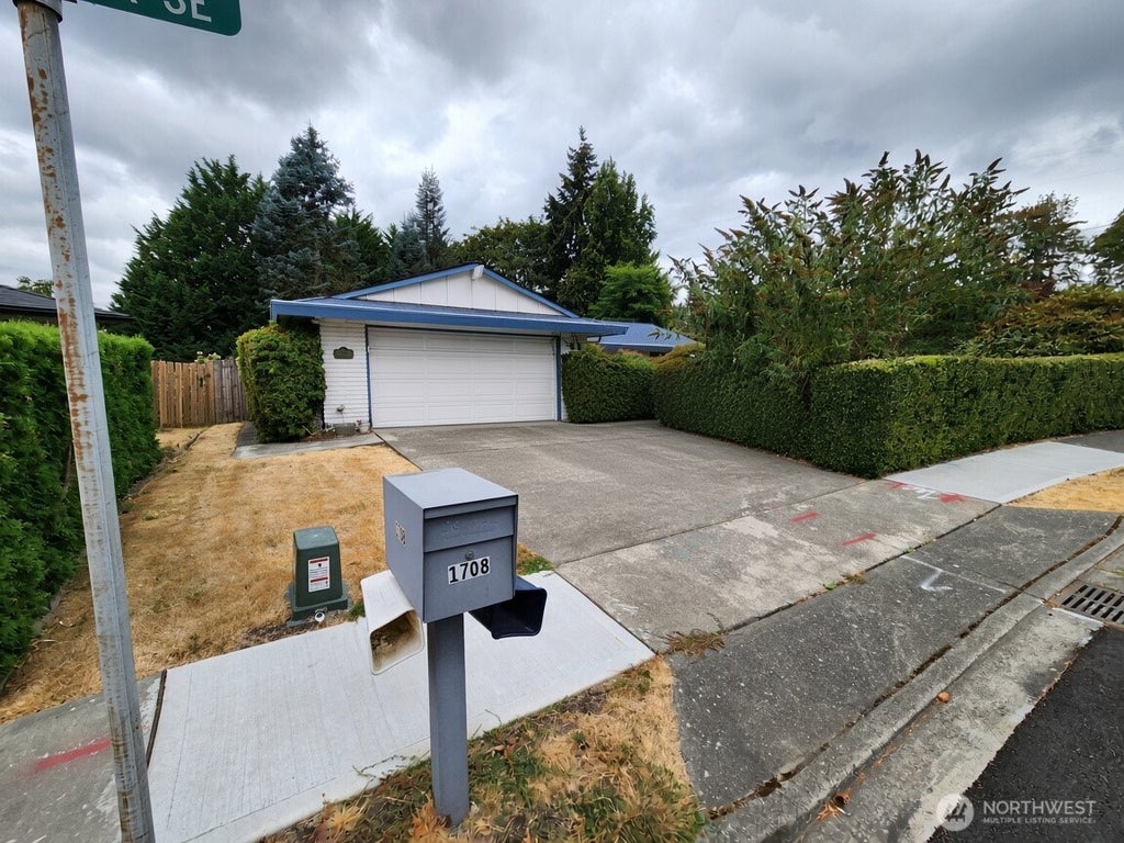 Photo of 1708 SE 16th Place, Renton, WA 98055 (MLS # 2594225)