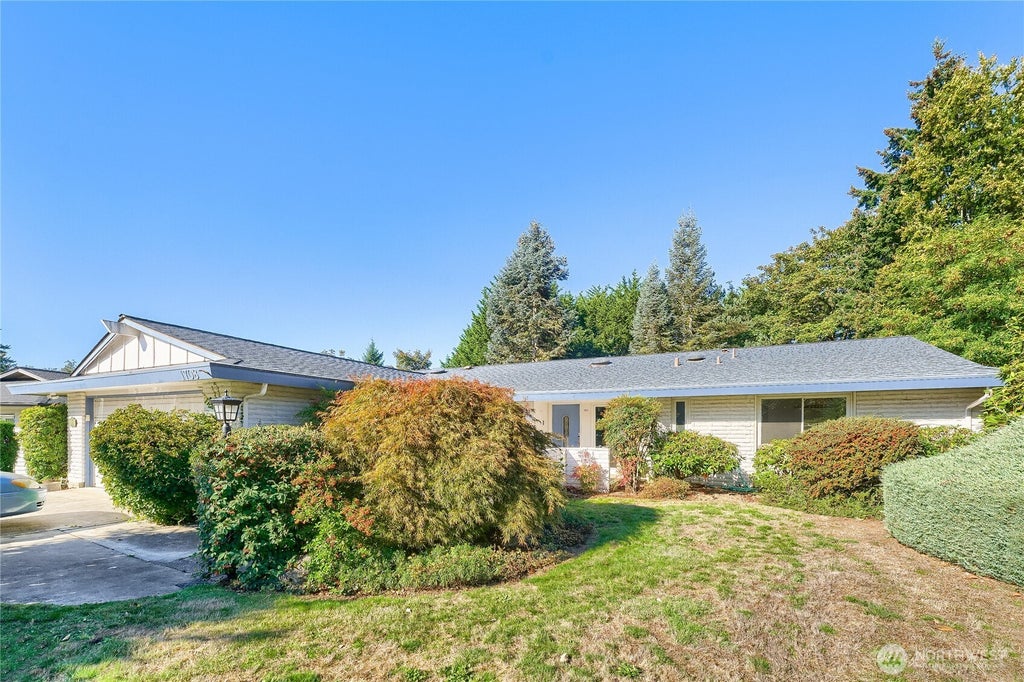Photo of 1708 SE 16th Place, Renton, WA 98055 (MLS # 2594225)