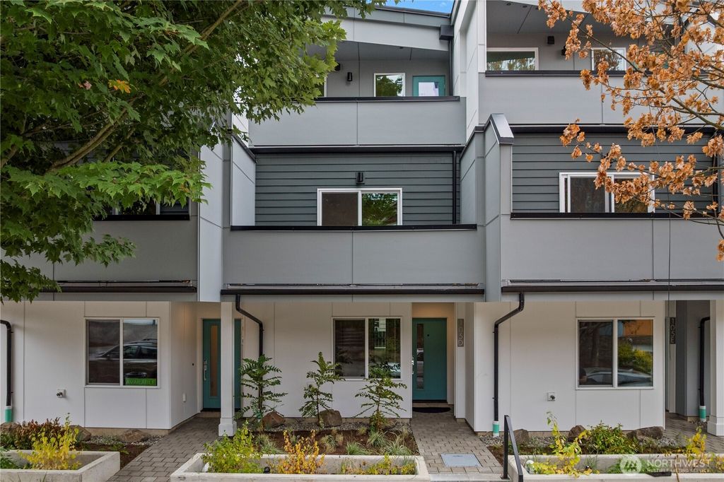 Photo of 105 D NW 39th Street, Seattle, WA 98107 (MLS # 2432985)