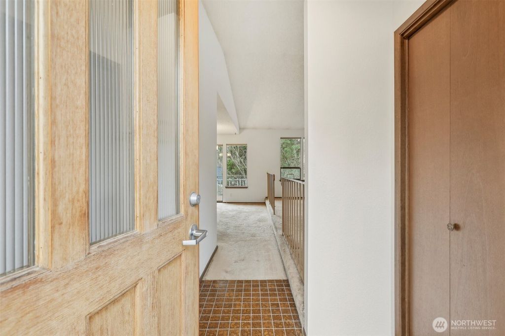 Photo of 19340 47th Avenue NE, Lake Forest Park, WA 98155 (MLS # 2316137)