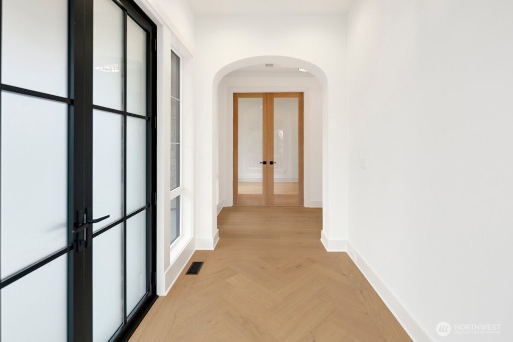 Photo of 15503 SE 24th Street, Bellevue, WA 98007 (MLS # 2493034)