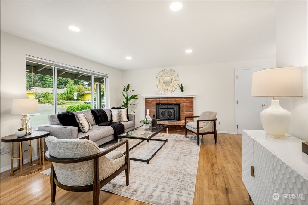 Photo of 8417 NE 139th Street, Kirkland, WA 98034 (MLS # 1997613)