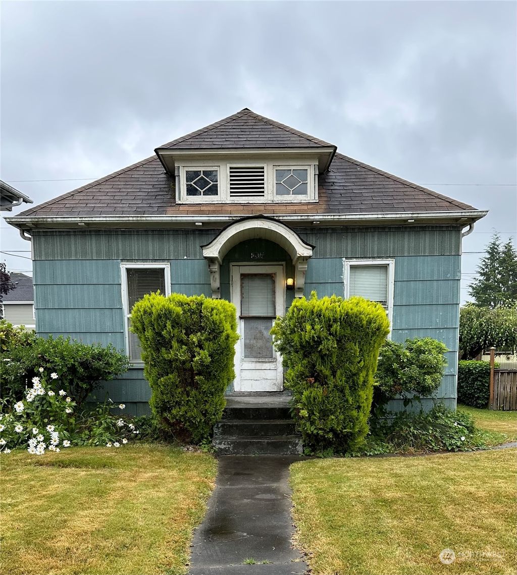 Photo of 1913 Colby Ave Ave, Everett, WA 98201 (MLS # 2271350)