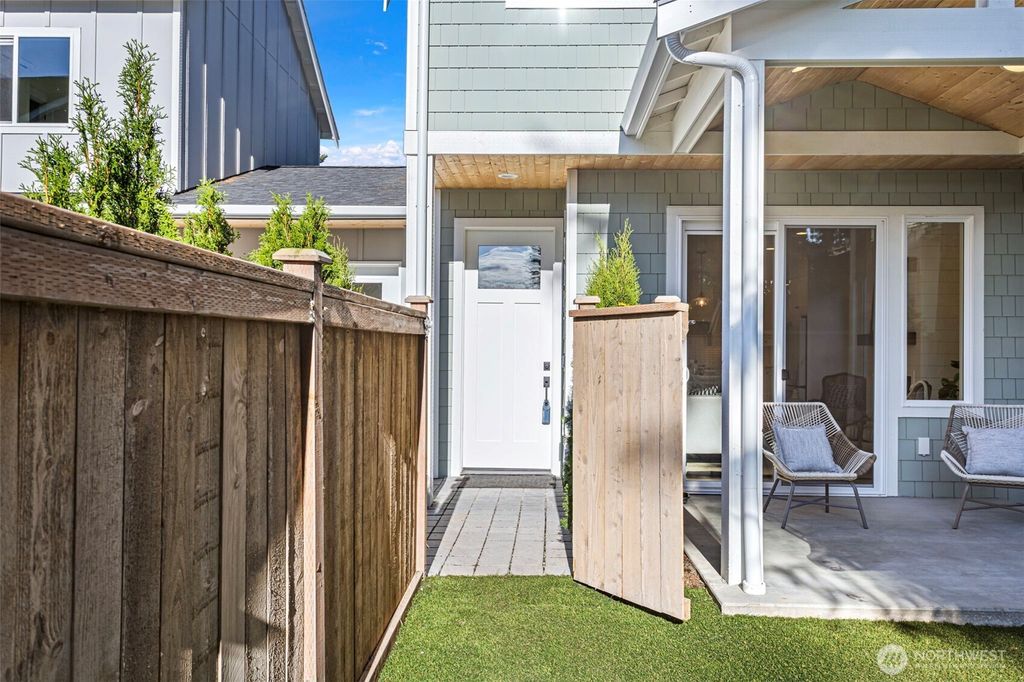 Photo of 12847 NE 113th Street, Kirkland, WA 98033 (MLS # 2391831)