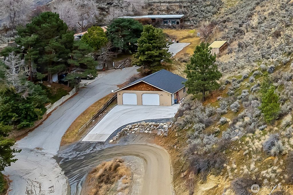 Photo of 222 Austin Ave Ave, Wenatchee, WA 98801 (MLS # 2469971)