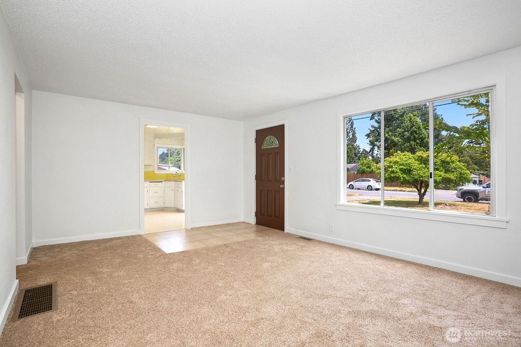 Photo of 15513 8th Avenue NE, Shoreline, WA 98155 (MLS # 2536309)