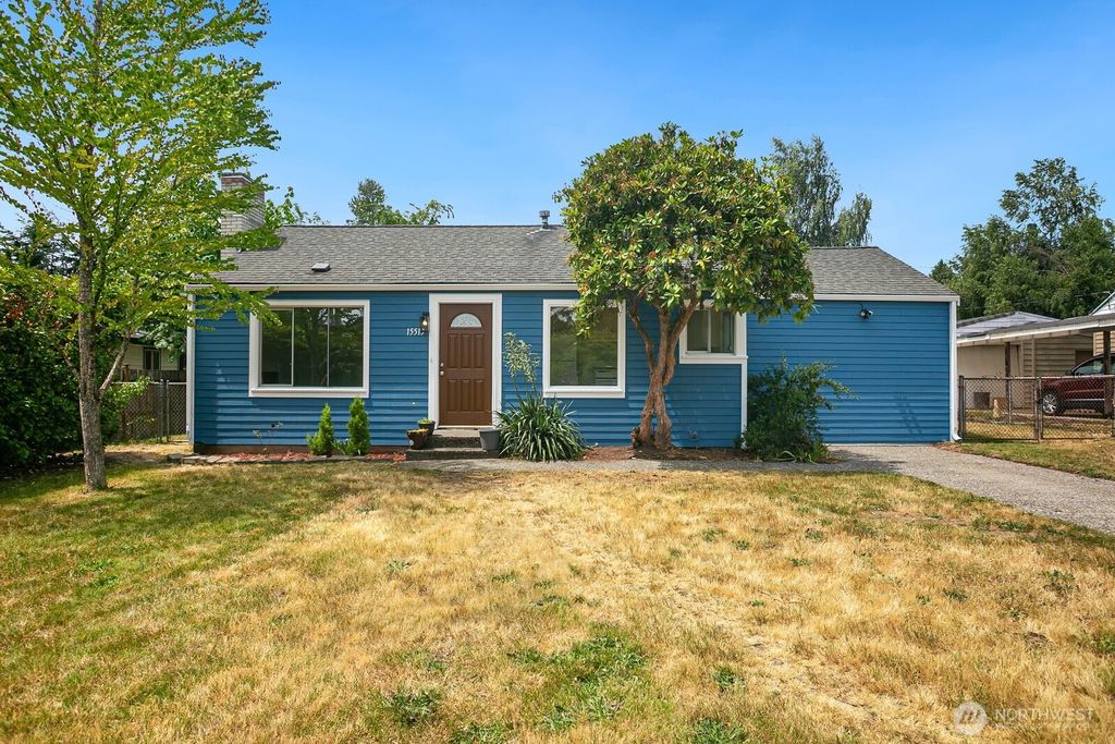 Photo of 15513 8th Avenue NE, Shoreline, WA 98155 (MLS # 2536309)