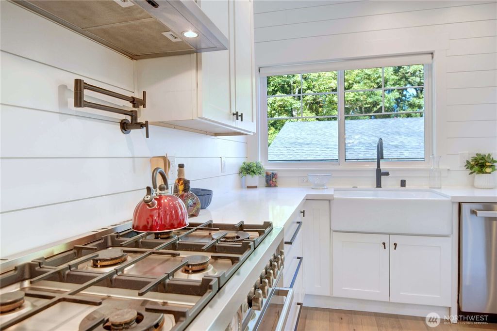 Photo of 400 NW Puget Drive, Seattle, WA 98177 (MLS # 2435854)