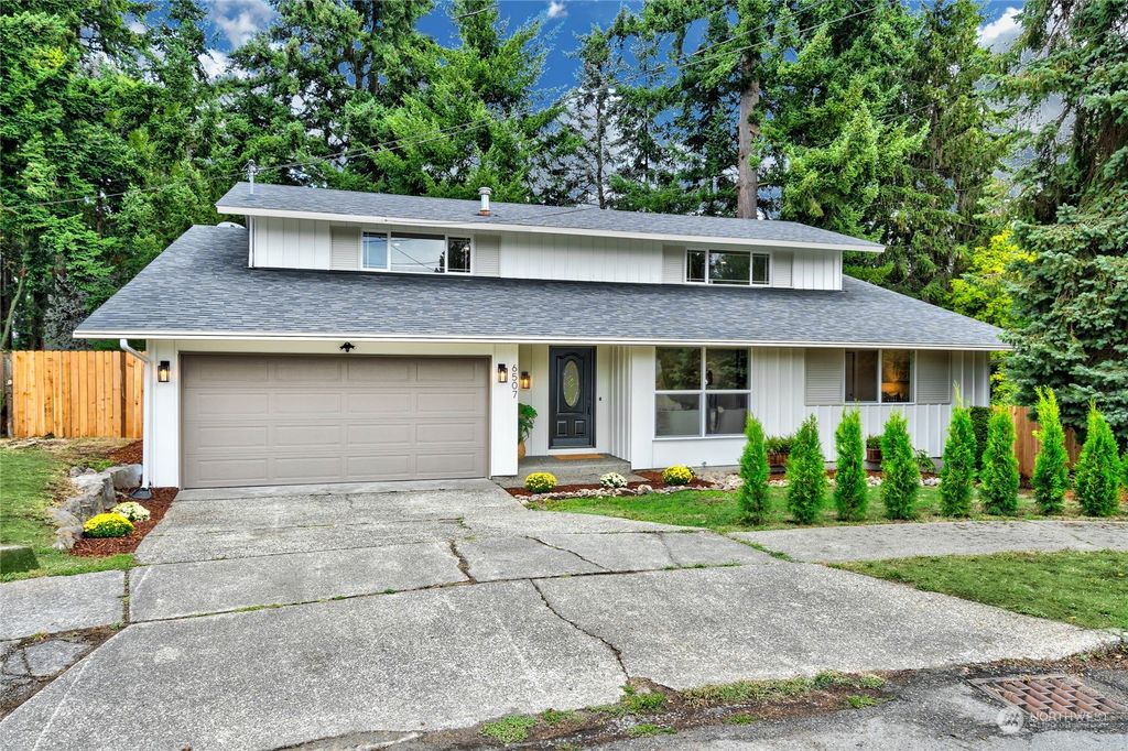 Photo of 6507 122nd Place SE, Bellevue, WA 98006 (MLS # 2157149)