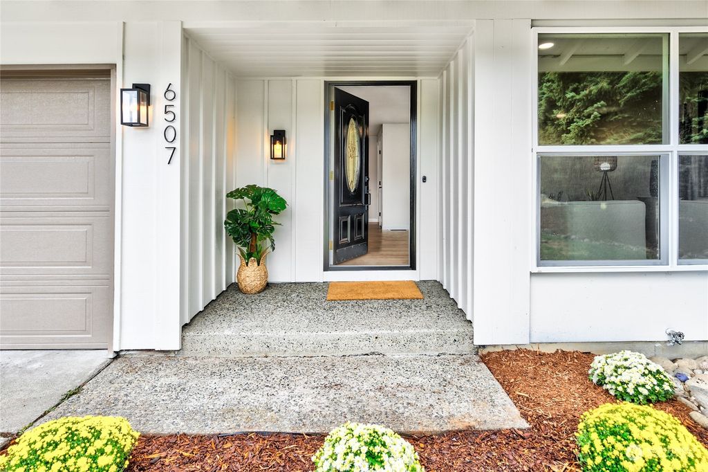 Photo of 6507 122nd Place SE, Bellevue, WA 98006 (MLS # 2157149)