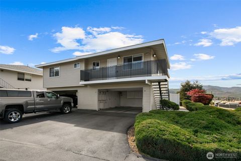 Photo of 100 Simon Street #32, East Wenatchee, WA 98802 (MLS # 2511668)