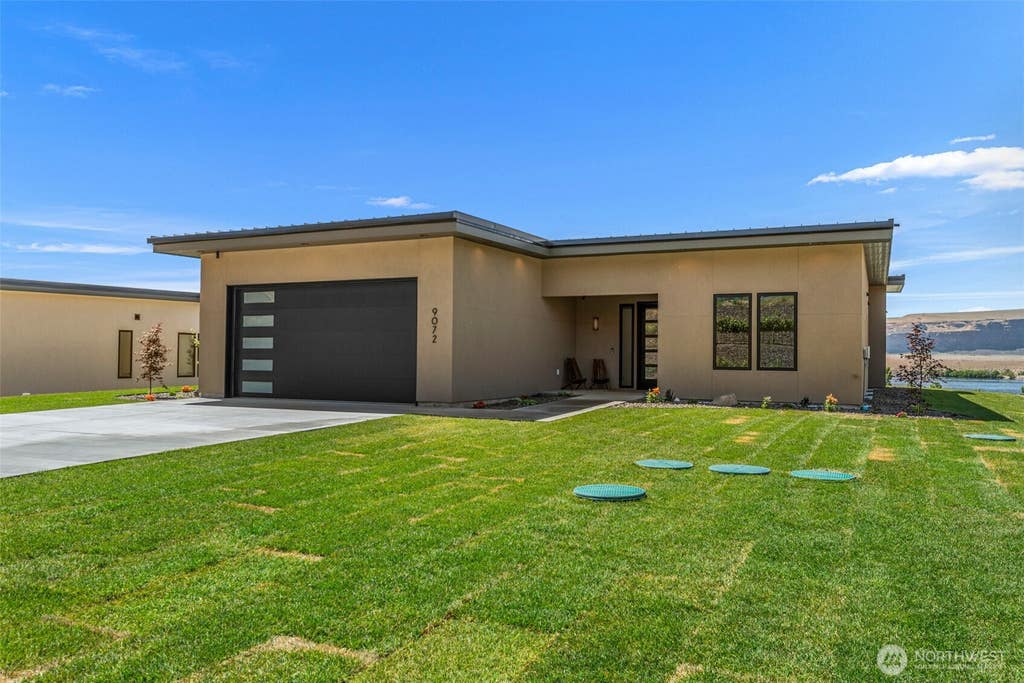 Photo of 23445 NW Canopy Drive, Quincy, WA 98848 (MLS # 2546378)