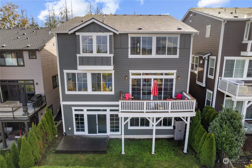 Photo of 1405 Pine Crest Circle NE, Issaquah, WA 98029 (MLS # 2303325)