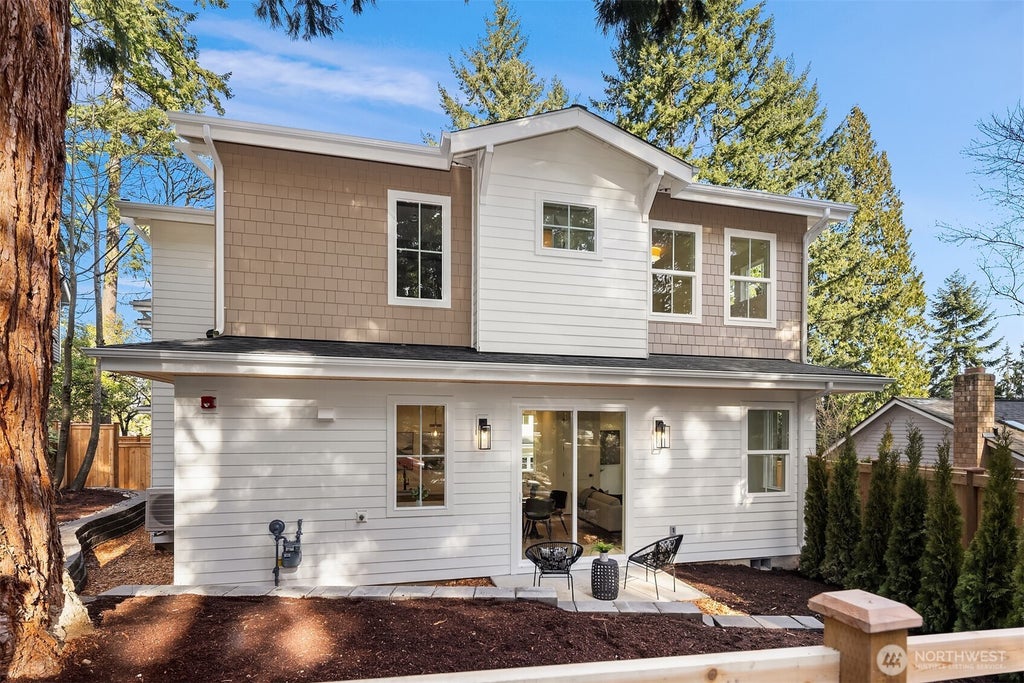 Photo of 11810 NE 103rd Place, Kirkland, WA 98033 (MLS # 2583775)