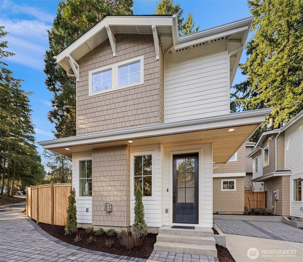 Photo of 11810 NE 103rd Place, Kirkland, WA 98033 (MLS # 2583775)