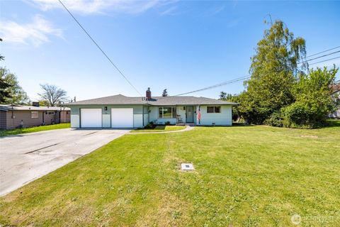 Photo of 471 SE Glencoe Street, Oak Harbor, WA 98277 (MLS # 2518870)