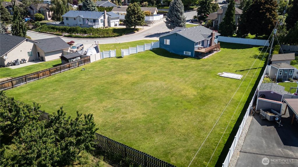 Photo of 2042 Autumn Drive, East Wenatchee, WA 98802 (MLS # 2518685)