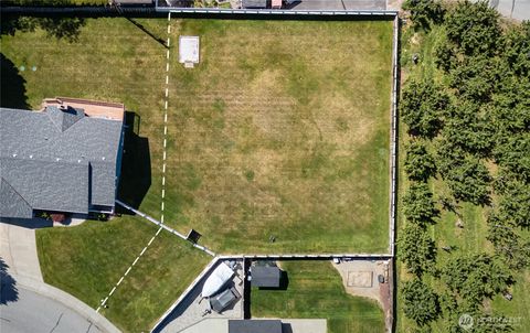 Photo of 2042 Autumn Drive, East Wenatchee, WA 98802 (MLS # 2518685)