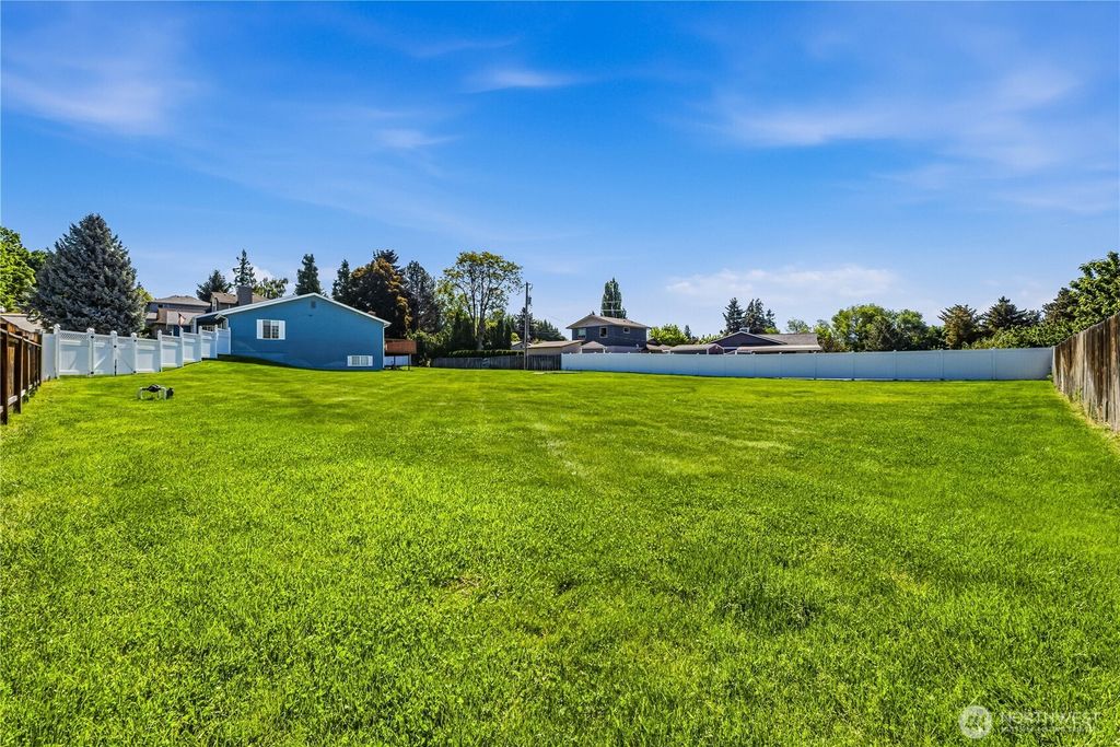 Photo of 2042 Autumn Drive, East Wenatchee, WA 98802 (MLS # 2518685)