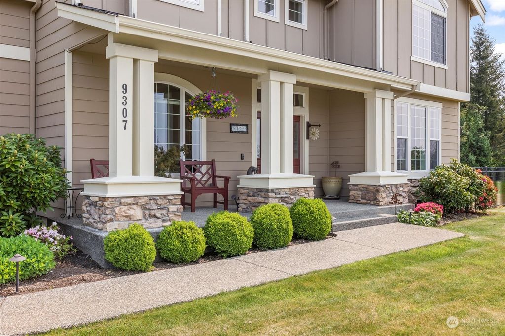 Photo of 9307 185th Drive SE, Snohomish, WA 98290 (MLS # 2069982)