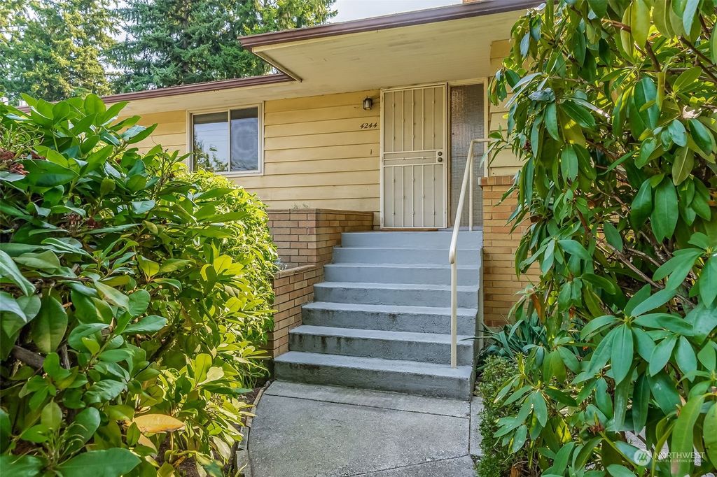 Photo of 4244 89th Avenue SE, Mercer Island, WA 98040 (MLS # 2153755)