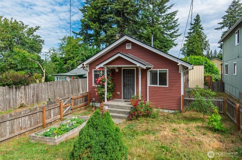 Photo of 3622 W E Street, Bremerton, WA 98312 (MLS # 2535941)