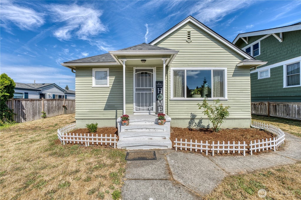 Photo of 1908 Burwell St ST, Bremerton, WA 98337 (MLS # 2576369)