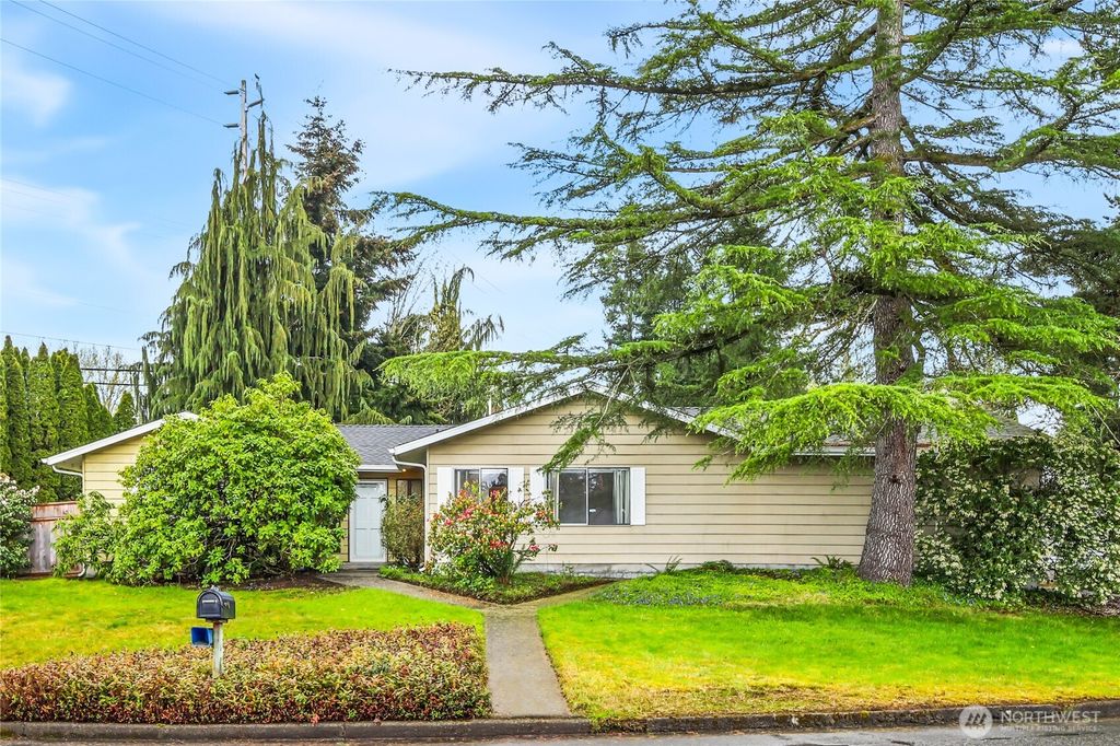 Photo of 11449 SE 225th Street, Kent, WA 98031 (MLS # 2351729)