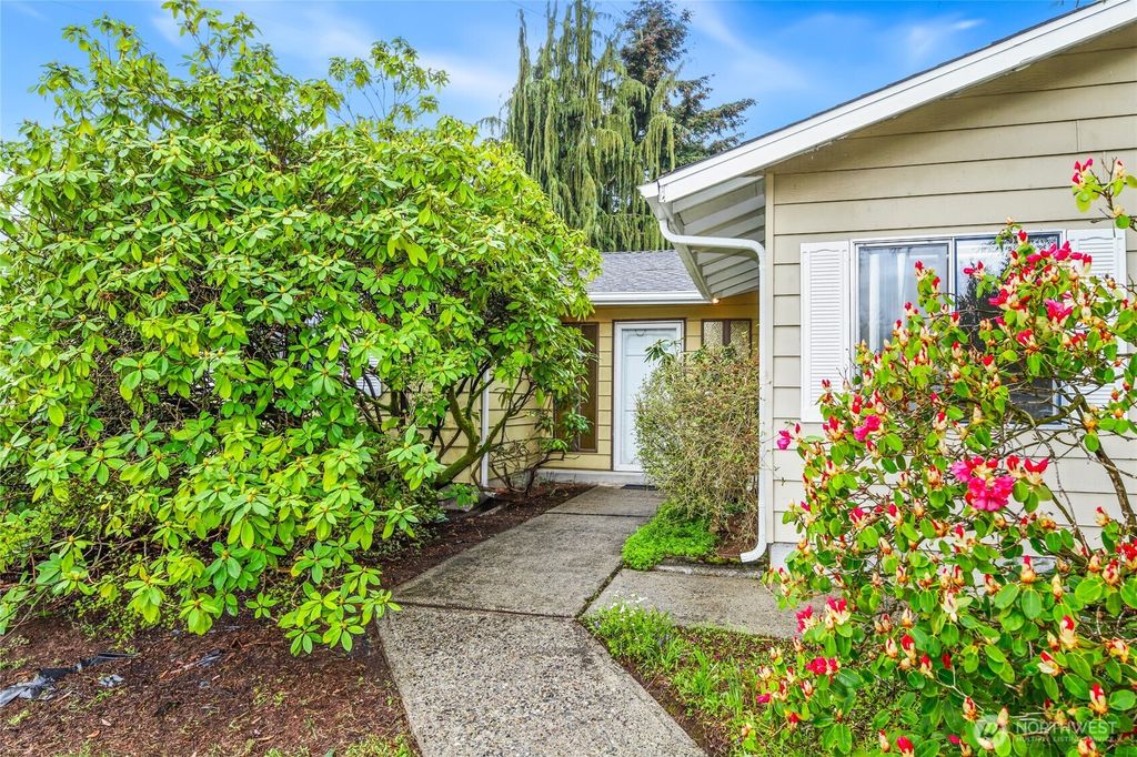 Photo of 11449 SE 225th Street, Kent, WA 98031 (MLS # 2351729)