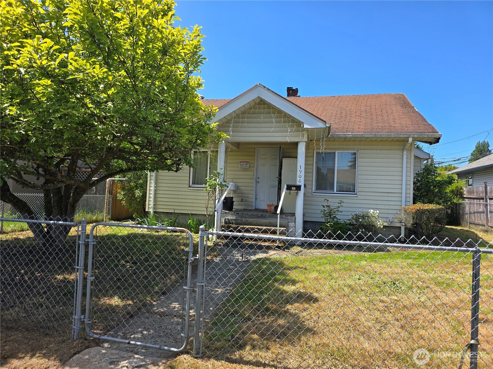 1906 S Hosmer Street