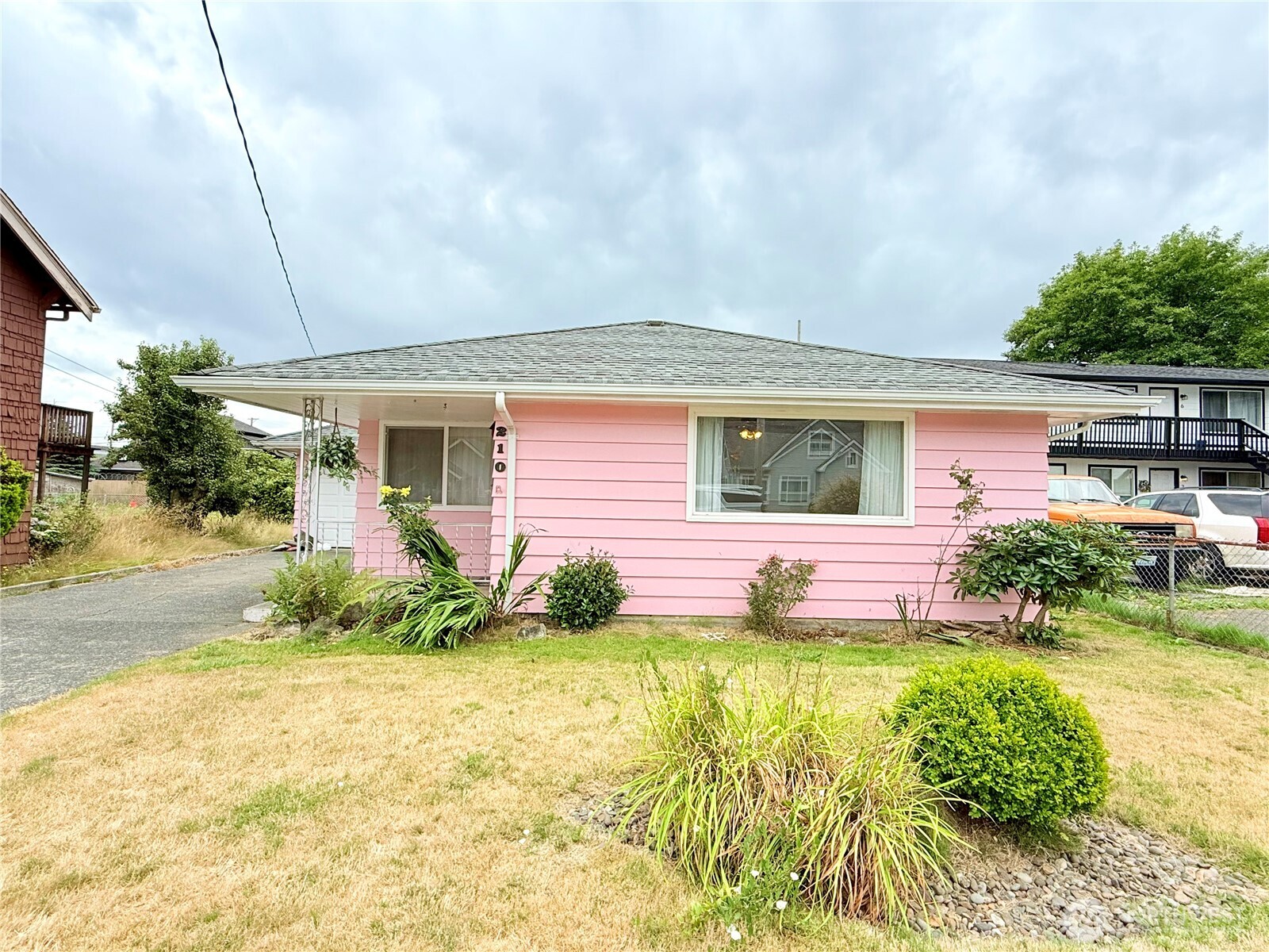 210 W Emerson Ave