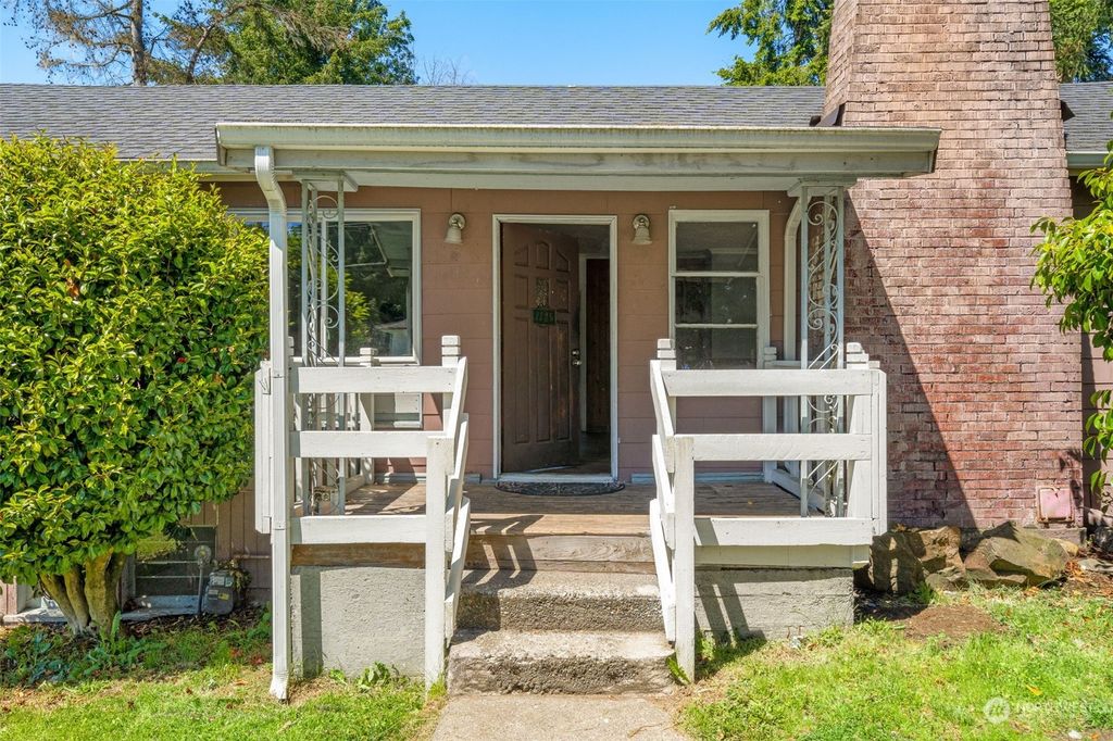 Photo of 1125 75th Street SE, Everett, WA 98203 (MLS # 2248454)