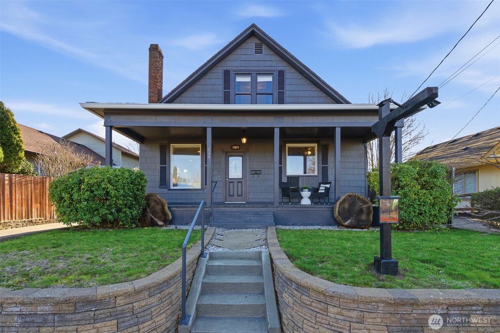 Photo of 624 NE 2nd Avenue, Camas, WA 98607 (MLS # 2470895)