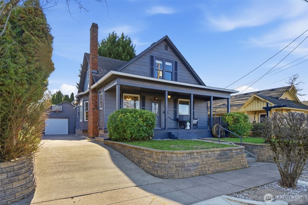 Photo of 624 NE 2nd Avenue, Camas, WA 98607 (MLS # 2470895)