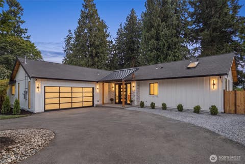Photo of 15729 Larch Way, Lynnwood, WA 98087 (MLS # 2571884)