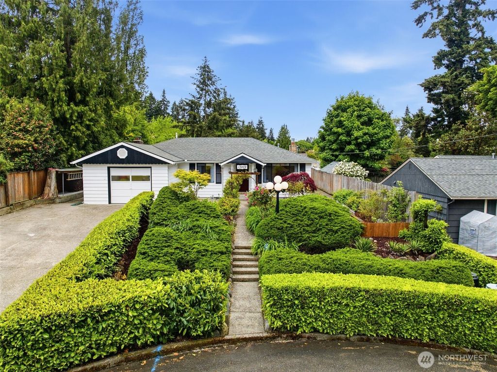 Photo of 13009 6th Place SW, Burien, WA 98146 (MLS # 2524114)