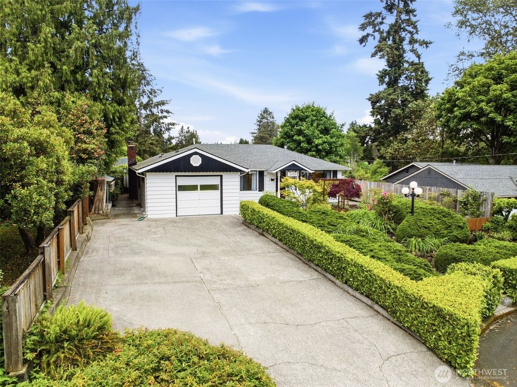 Photo of 13009 6th Place SW, Burien, WA 98146 (MLS # 2524114)