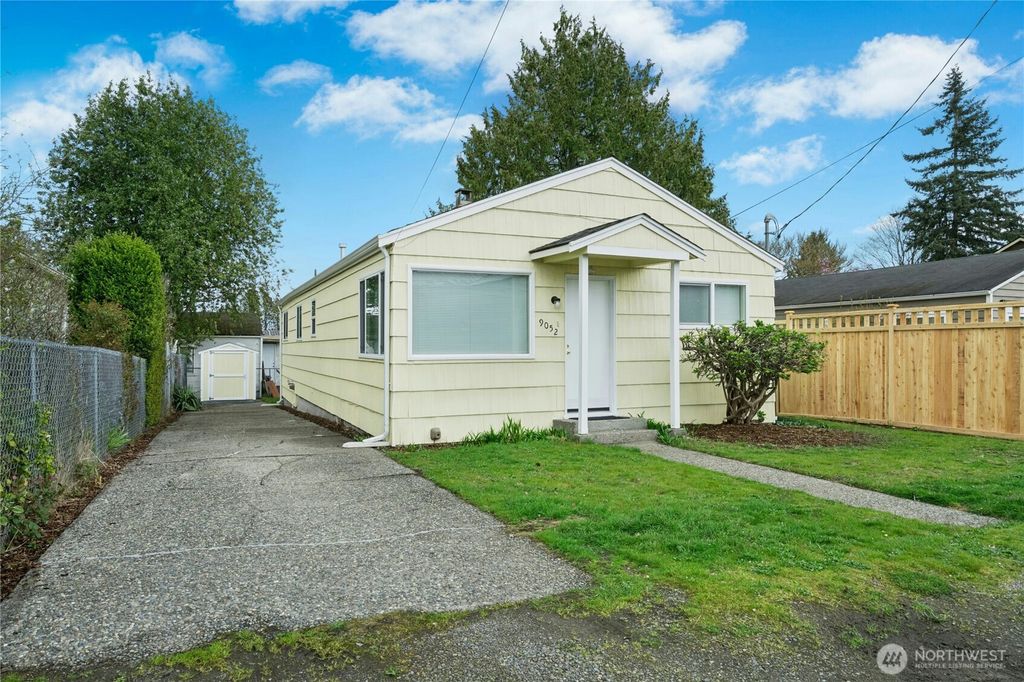 Photo of 9052 12th Avenue NW, Seattle, WA 98117 (MLS # 2502594)