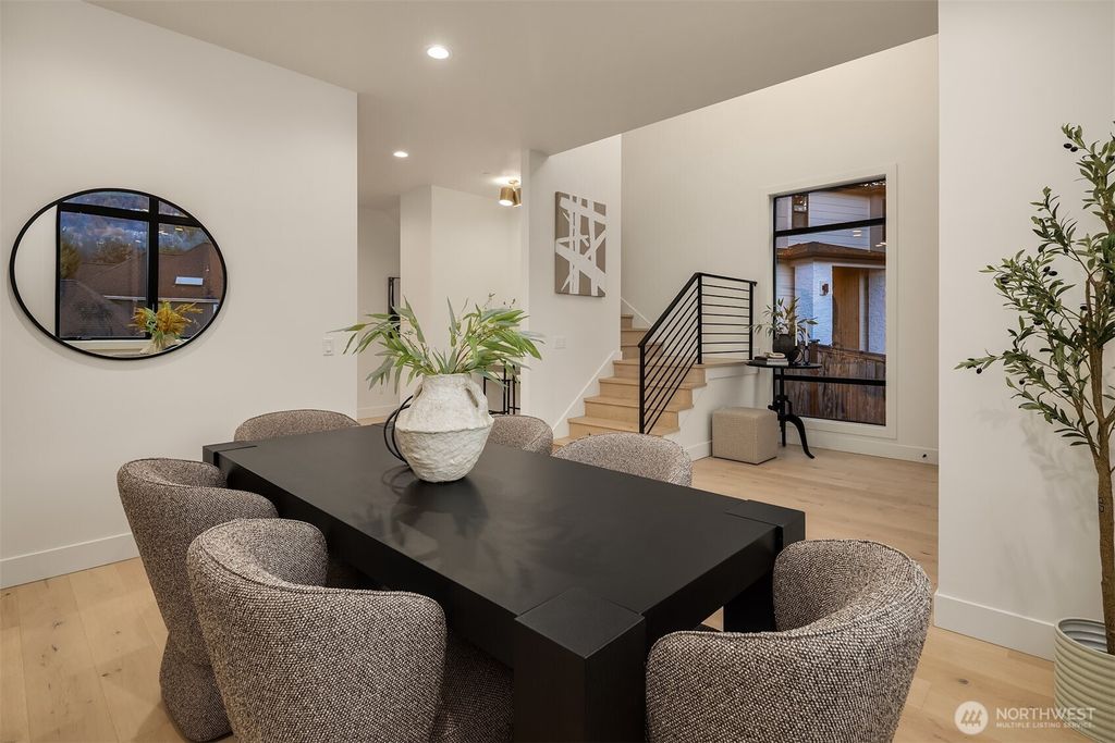 Photo of 1075 NW Inneswood Drive, Issaquah, WA 98027 (MLS # 2443737)