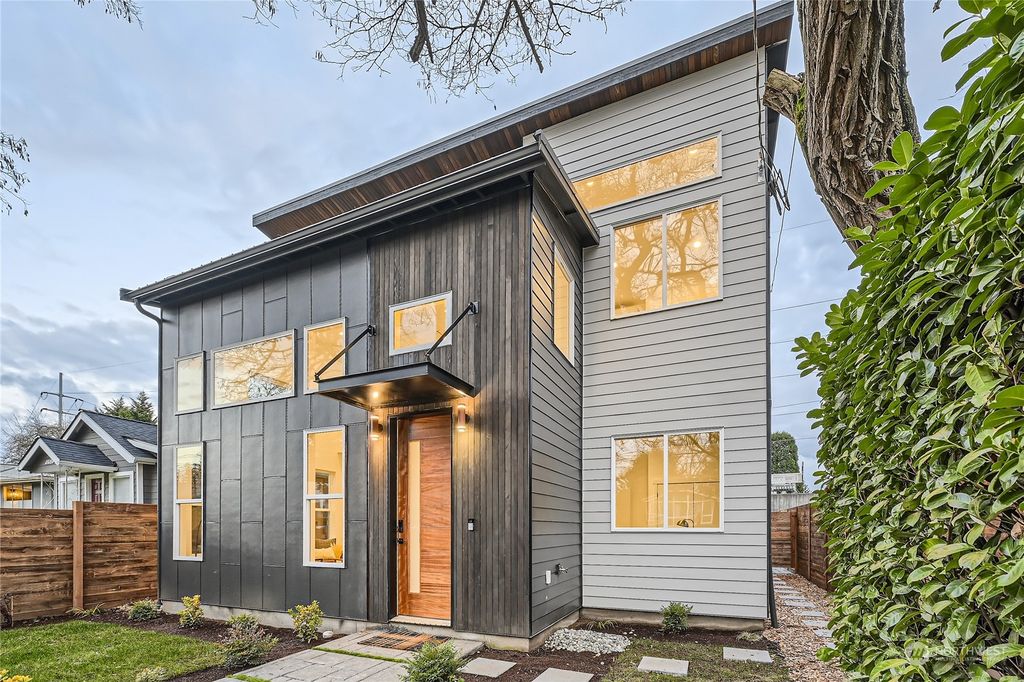 Photo of 10516 Evanston Avenue N, Seattle, WA 98133 (MLS # 2198300)