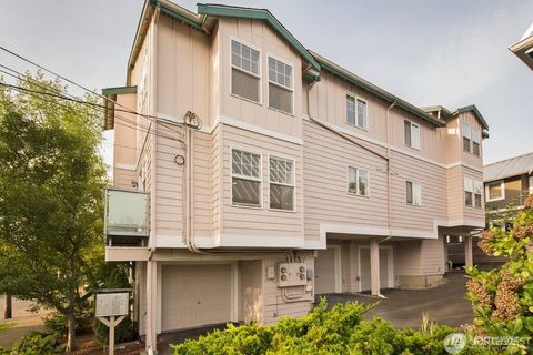 Photo of 1920 E Union #104, Seattle, WA 98122 (MLS # 2482642)