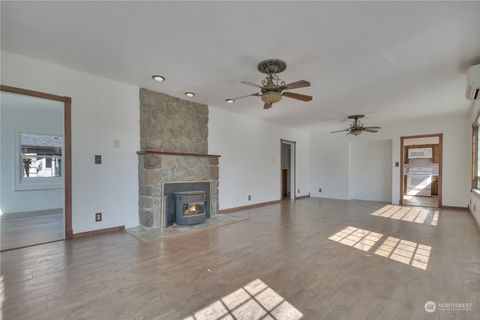 A home in Hoquiam