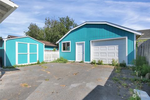 A home in Hoquiam