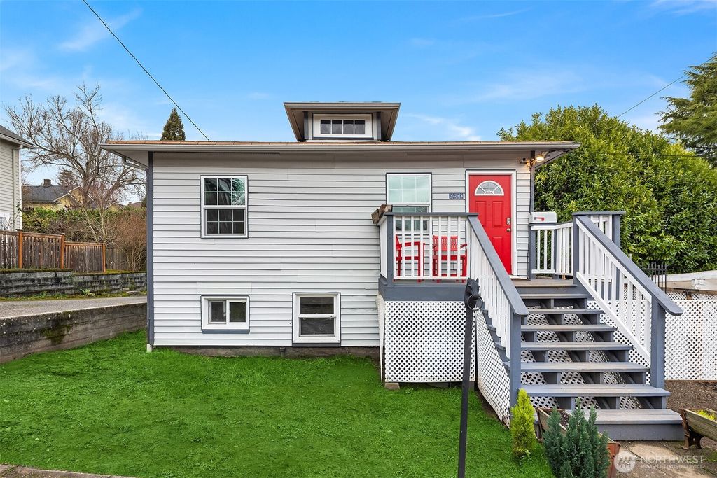 Photo of 2614 E Pike St, Seattle, WA 98122 (MLS # 2479046)