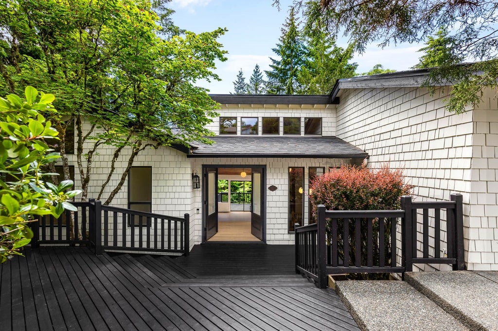 Photo of 4529 153rd Ave SE AVE, Bellevue, WA 98006 (MLS # 2599641)