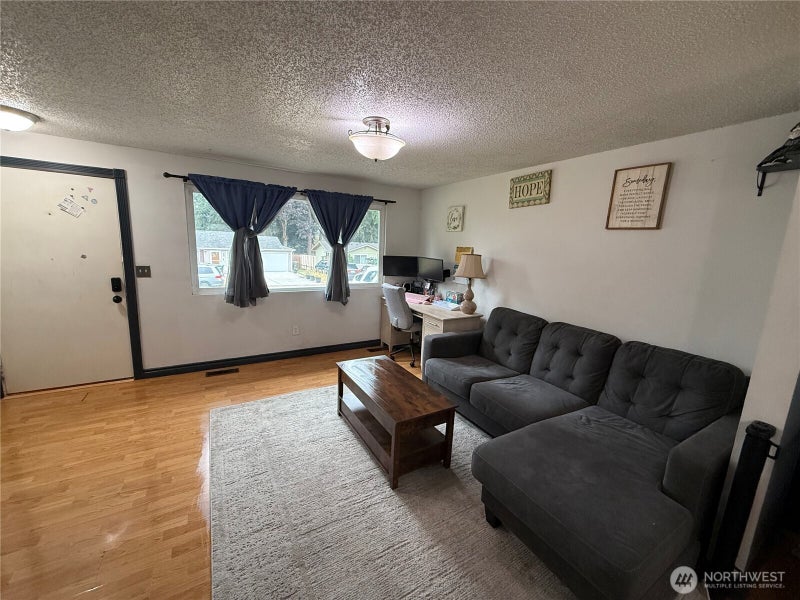 8910 NE Quinault Loop
