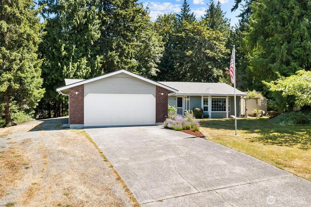 Photo of 118 N 38th Place, Mount Vernon, WA 98273 (MLS # 2554990)