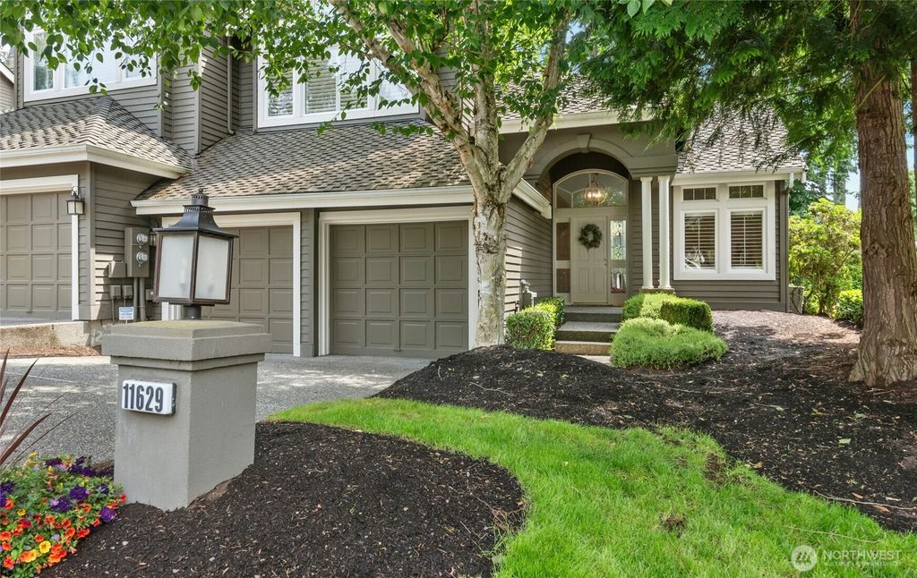 Photo of 11629 E Oakmont Dr Dr, Mukilteo, WA 98275 (MLS # 2370577)