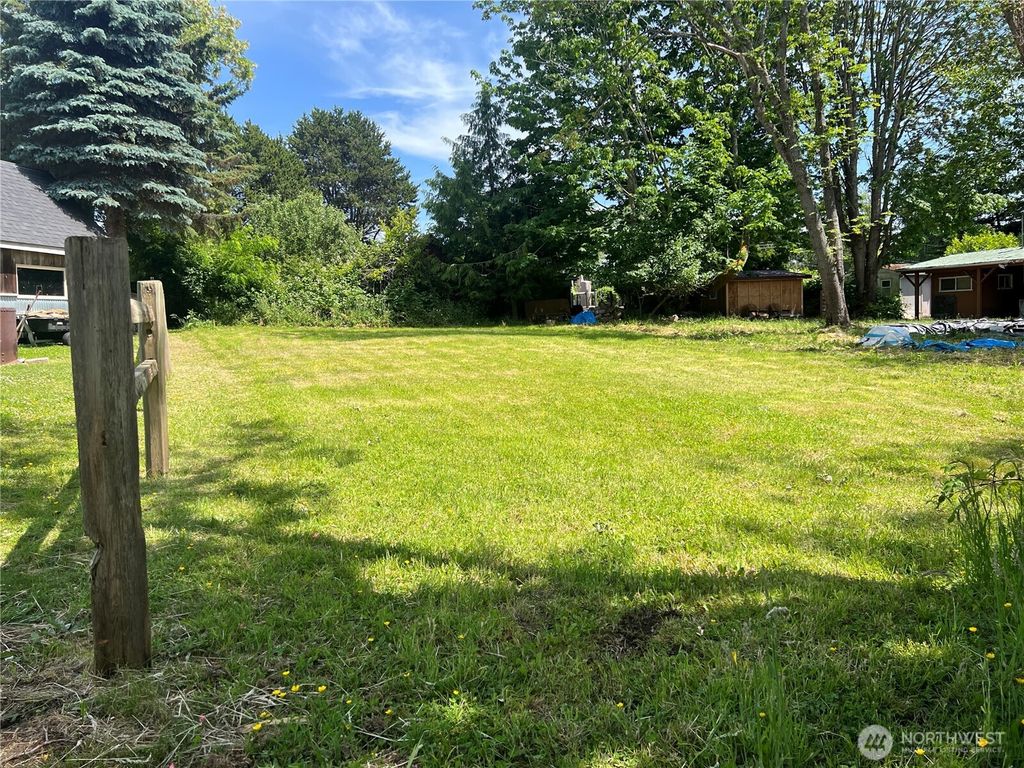 Photo of 616 Mallard Lane, Point Roberts, WA 98281 (MLS # 2499490)