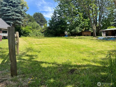 Photo of 616 Mallard Lane, Point Roberts, WA 98281 (MLS # 2499490)